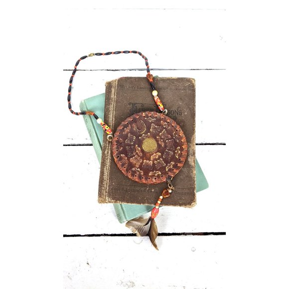 Vintage Indian tribal large round tooled leather coin pendant beaded feather nec - Picture 1 of 7